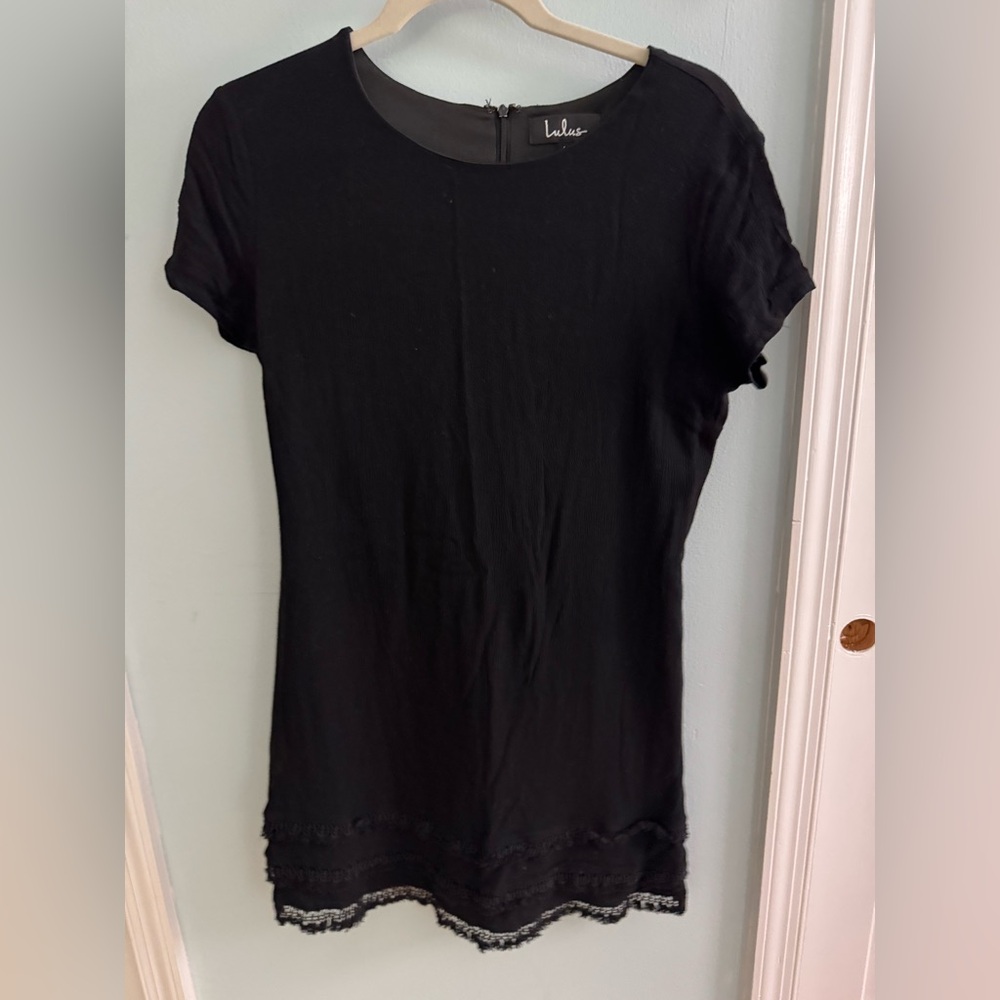 Lulu's Classic Black Short Sleeve Tee